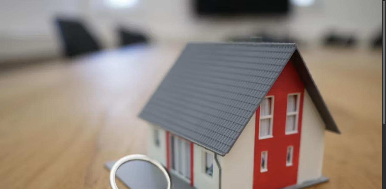 Miniature house model with keys on a table, symbolizing AI-assisted mortgage underwriting and home financing decisions